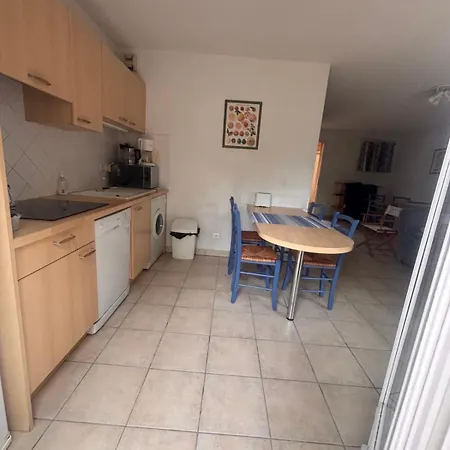 Bright House With Terrace And Garden In בית נופש Fréjus