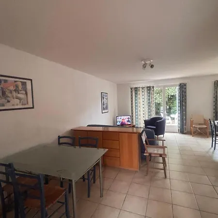 Bright House With Terrace And Garden In Fréjus