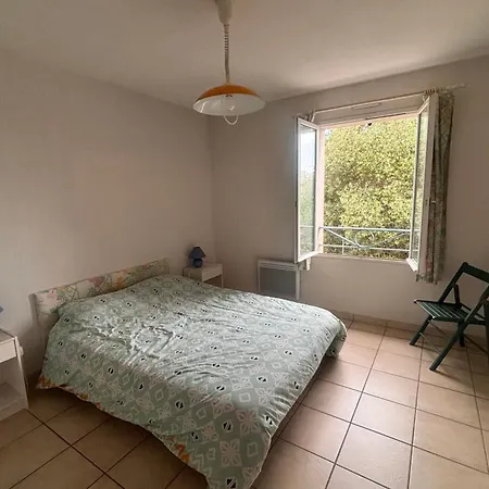 Hébergement de vacances Maison Lumineuse Avec Terrasse Et Jardin à Fréjus