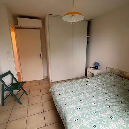 Bright House With Terrace And Garden In בית נופש *